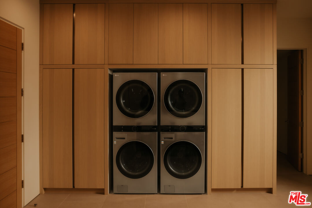 2551 White Stallion Road Thousand Oaks, CA 91361 - Photo 42 of 48 a utility room with dryer and washer