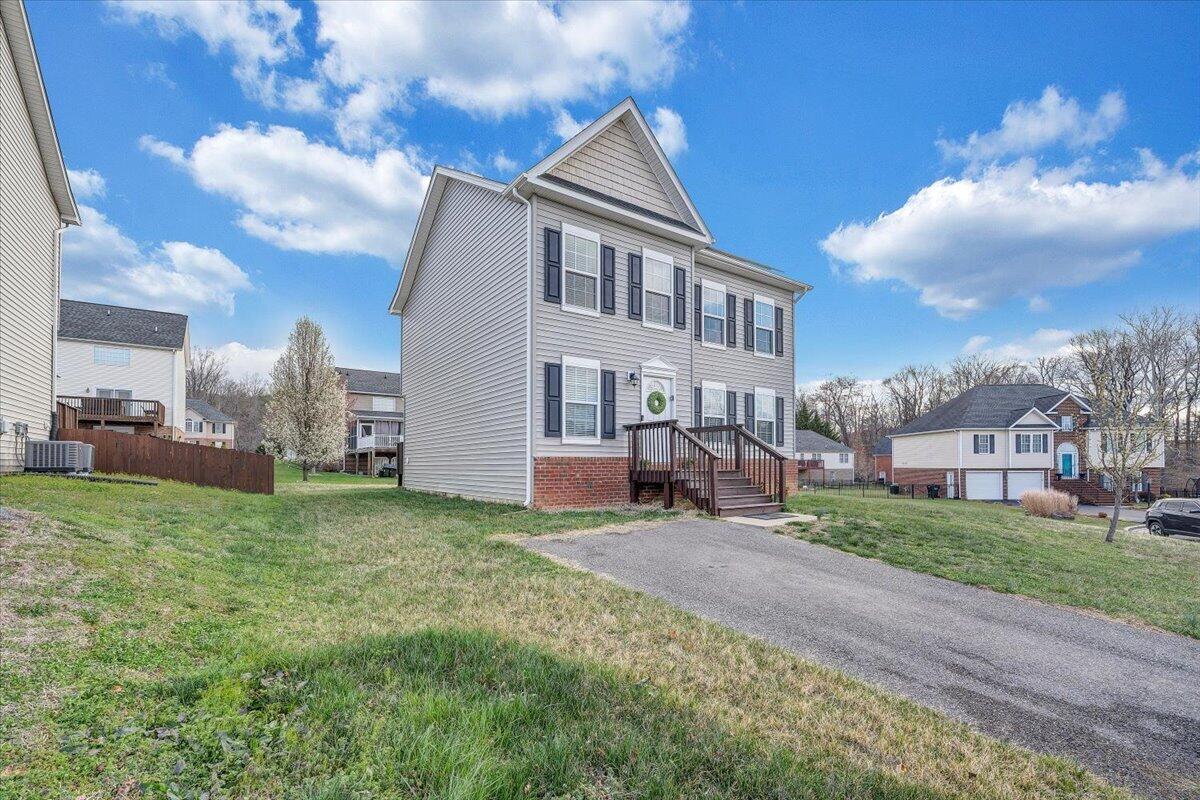 427 Cambridge Ct Road Vinton, VA 24179 - Photo 43 of 46 a house view with a garden space