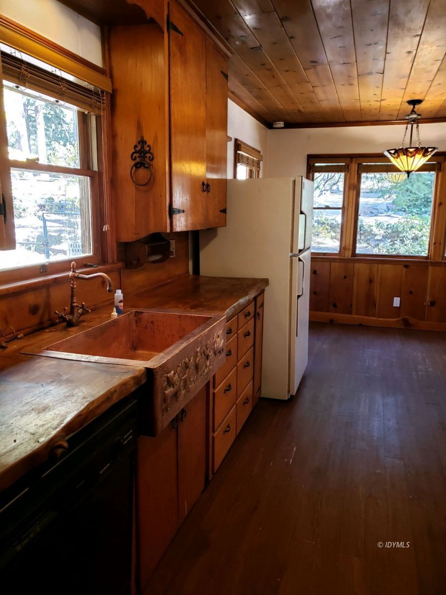 25225 Palomar Road Idyllwild, CA 92549 - Photo 8 of 17 a kitchen with stainless steel appliances granite countertop a sink a stove and a wooden floors