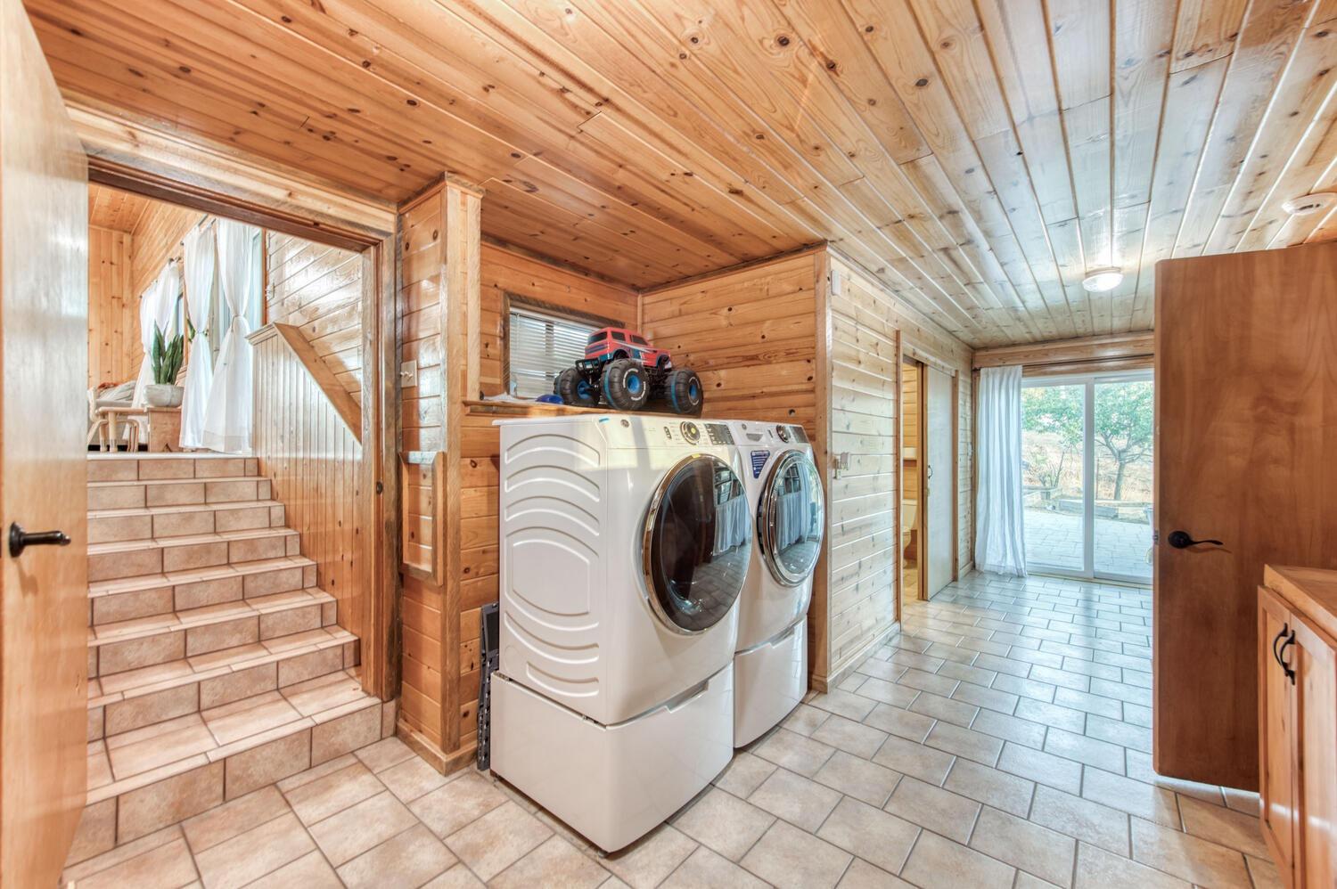 49376 House Ranch Road O'Neals, CA 93645 - Photo 21 of 70 a utility room with dryer and washer
