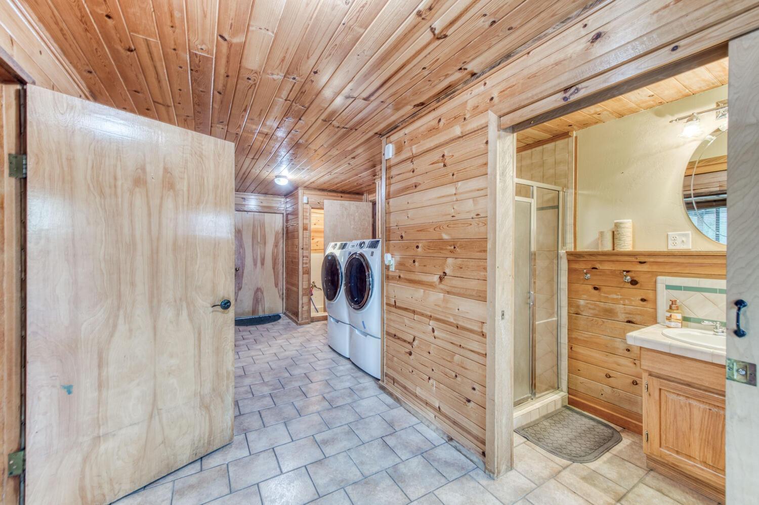 49376 House Ranch Road O'Neals, CA 93645 - Photo 23 of 70 a bathroom with a shower and a sink