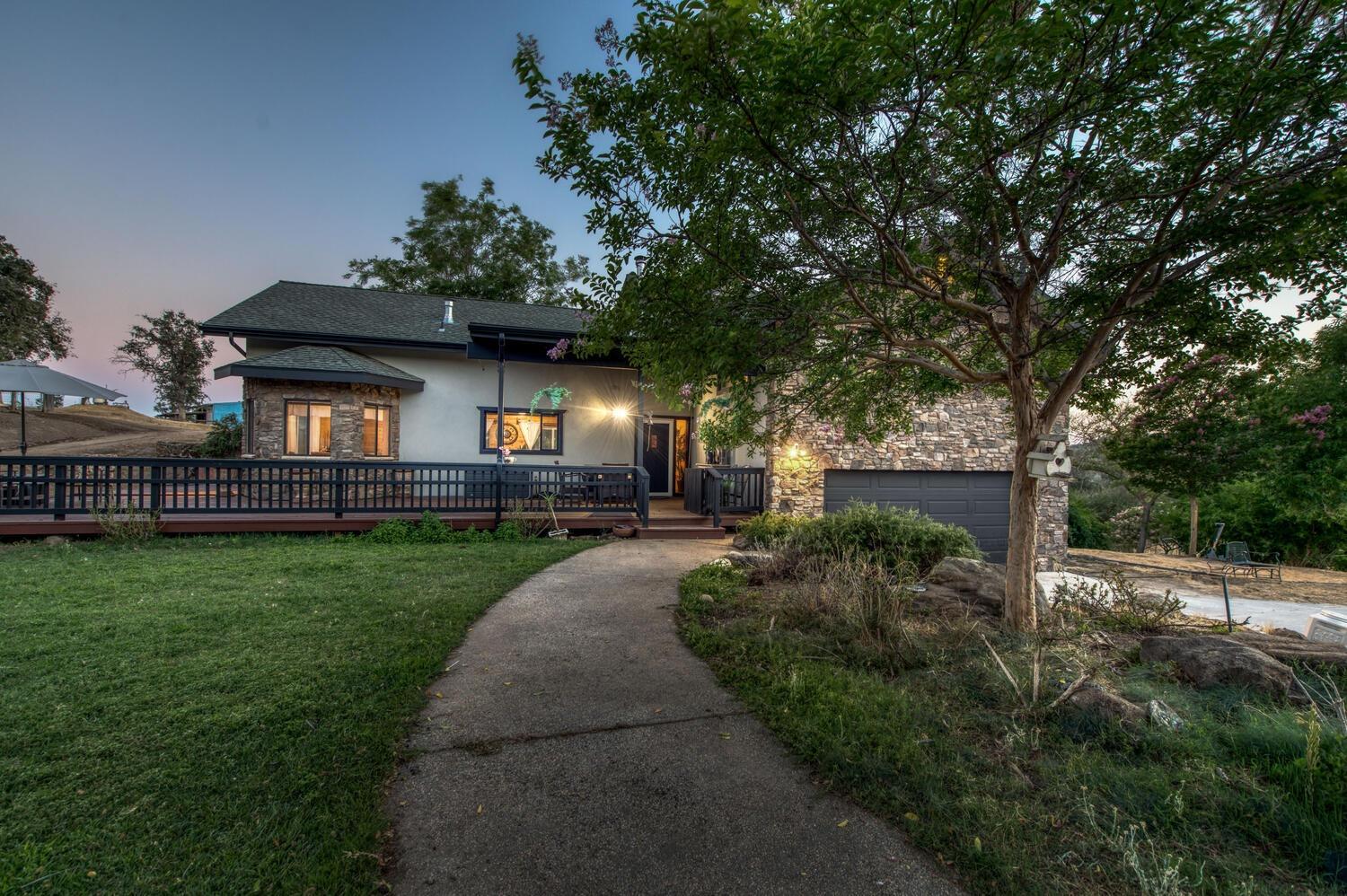 49376 House Ranch Road O'Neals, CA 93645 - Photo 3 of 70 a house view with a garden space