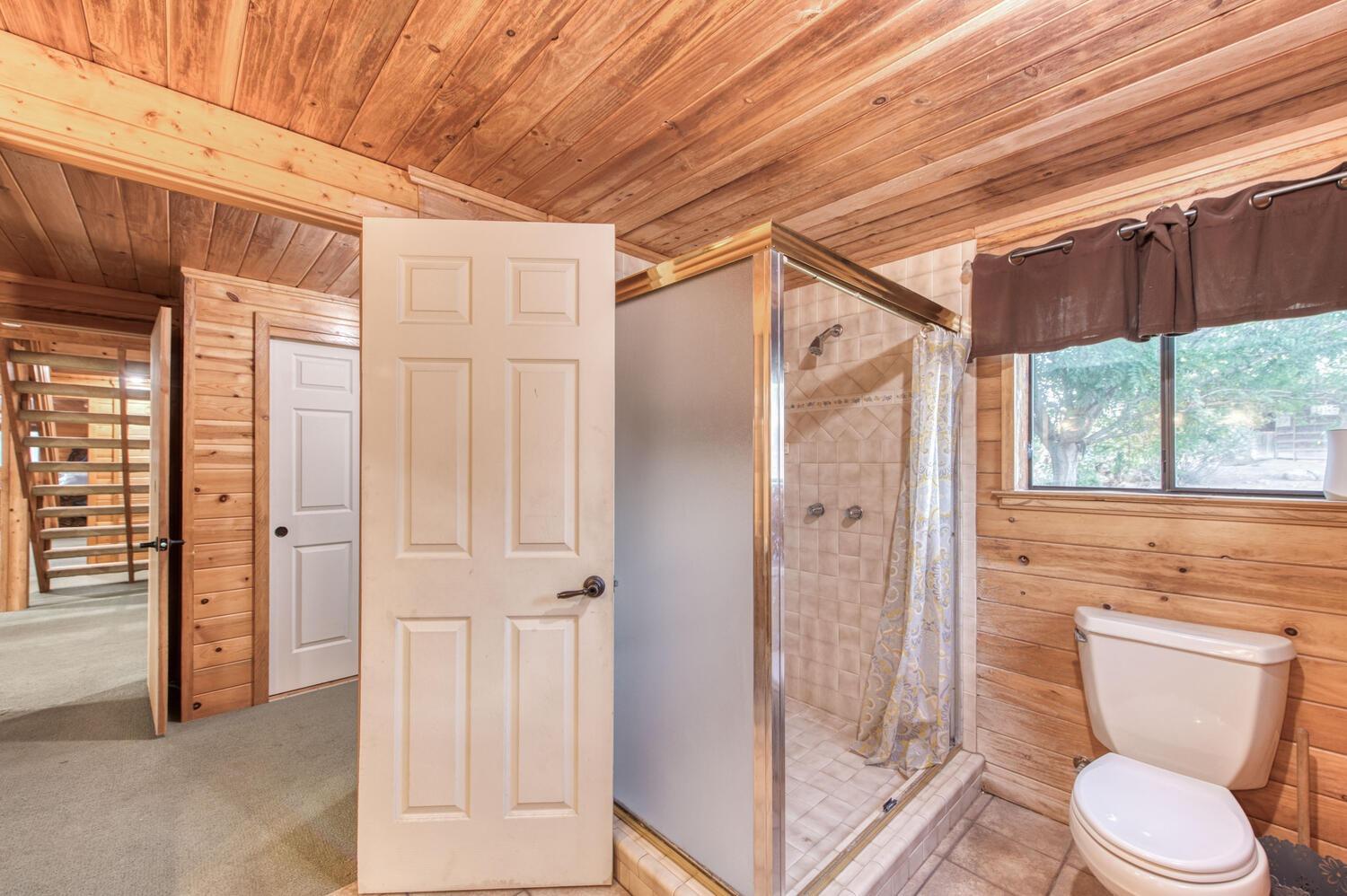 49376 House Ranch Road O'Neals, CA 93645 - Photo 38 of 70 a bathroom with a shower and toilet