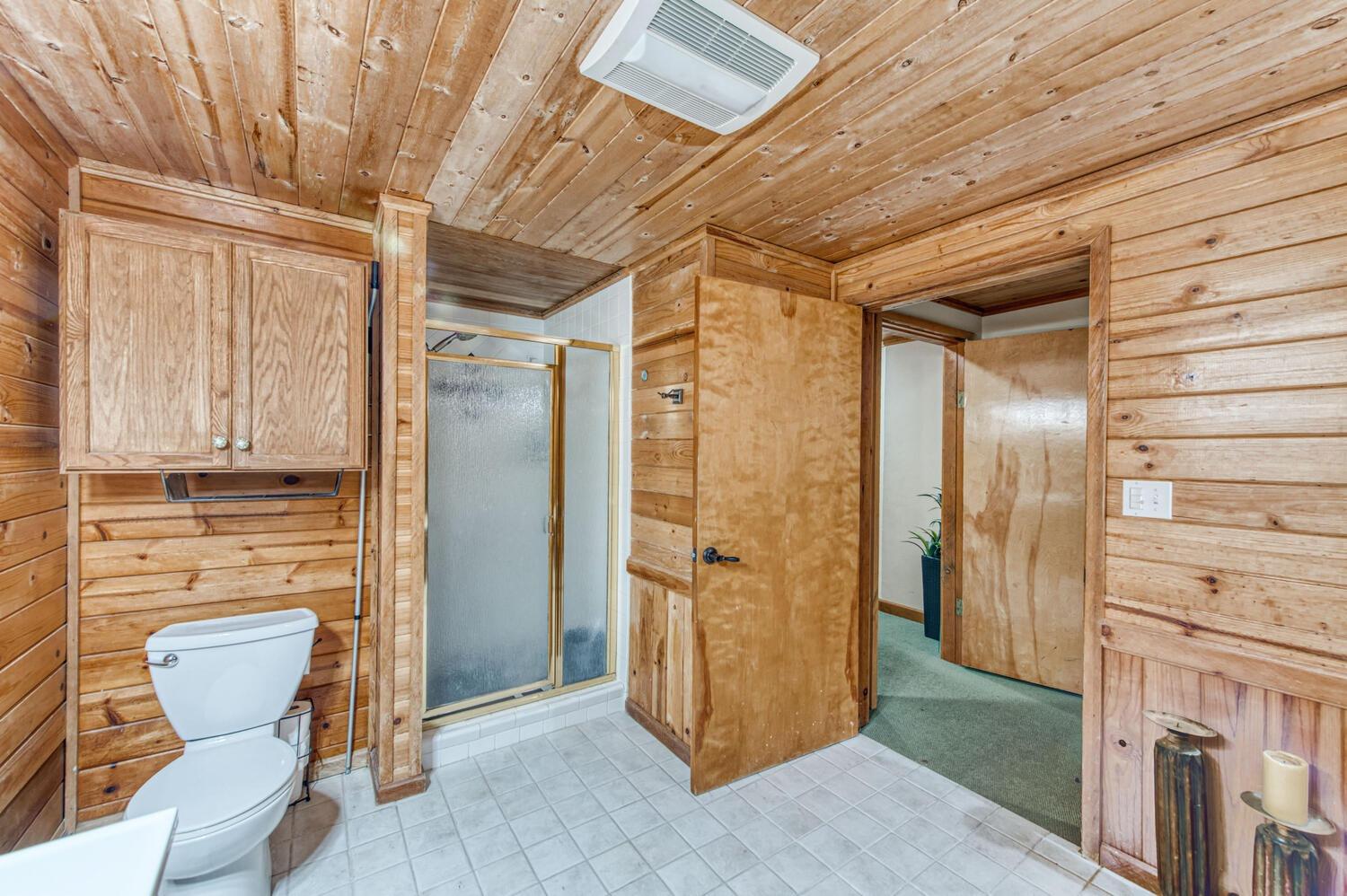 49376 House Ranch Road O'Neals, CA 93645 - Photo 43 of 70 a bathroom with a toilet and a shower