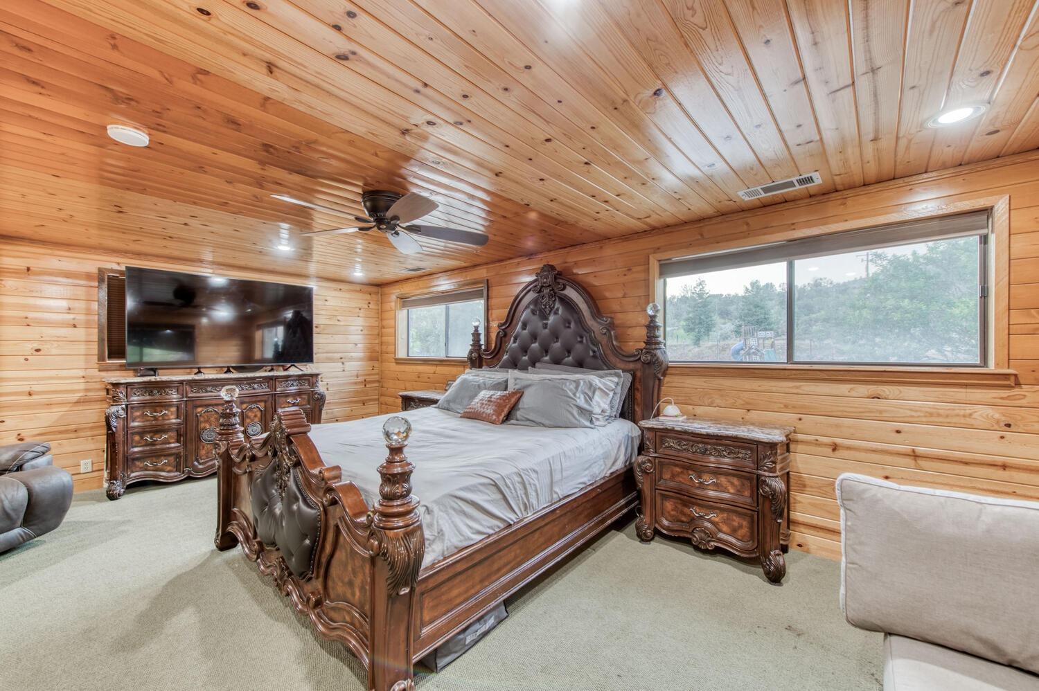 49376 House Ranch Road O'Neals, CA 93645 - Photo 44 of 70 a bed room with furniture and flat screen tv