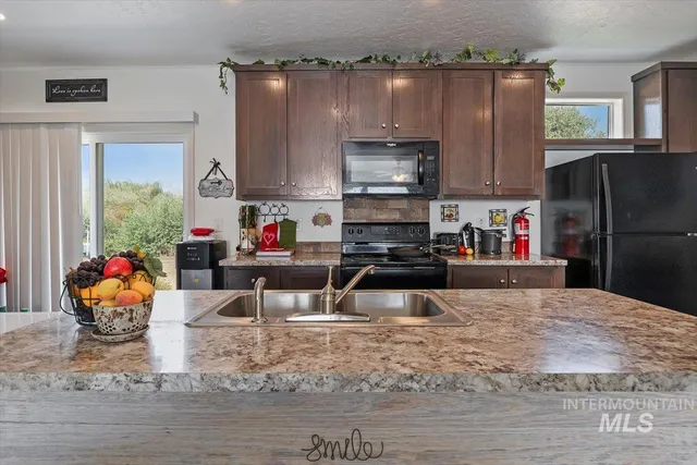 $349,900 | 121 Sunset Drive North, Hagerman, ID 83332