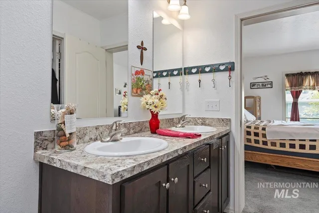 $349,900 | 121 Sunset Drive North, Hagerman, ID 83332