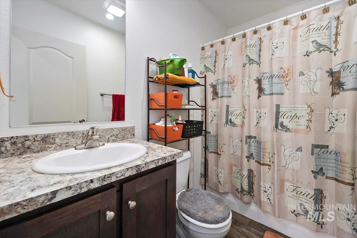 121 Sunset Drive North Hagerman, ID 83332 - Photo 20 of 31 Full bath with vanity, a shower with curtain, and a textured wall