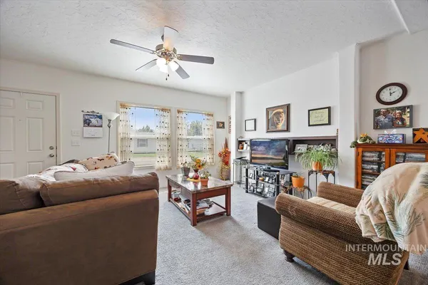 $349,900 | 121 Sunset Drive North, Hagerman, ID 83332