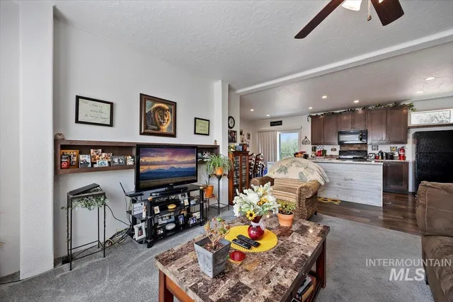 $349,900 | 121 Sunset Drive North, Hagerman, ID 83332