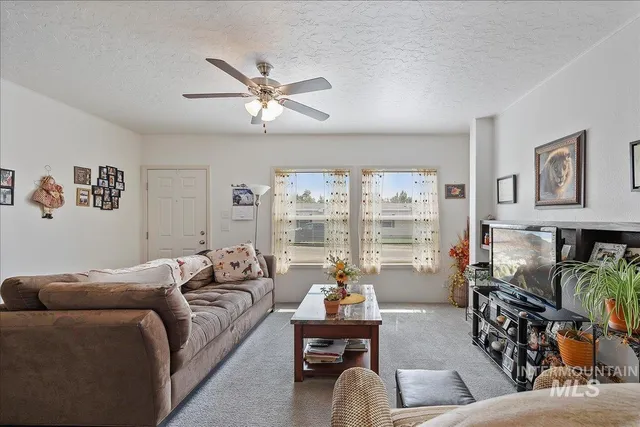 $349,900 | 121 Sunset Drive North, Hagerman, ID 83332