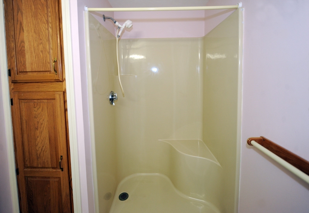 401 Ridgefield Circle, Unit B Clinton, MA 01510 - Photo 12 of 21 Gallery Image 12