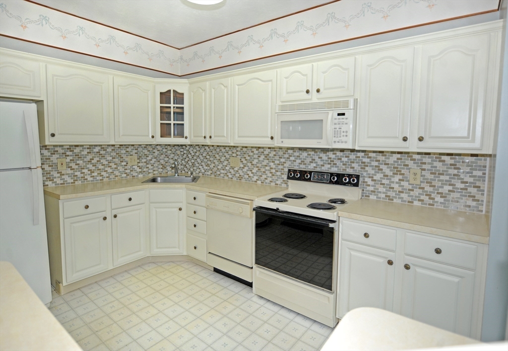 401 Ridgefield Circle, Unit B Clinton, MA 01510 - Photo 6 of 21 Gallery Image 6