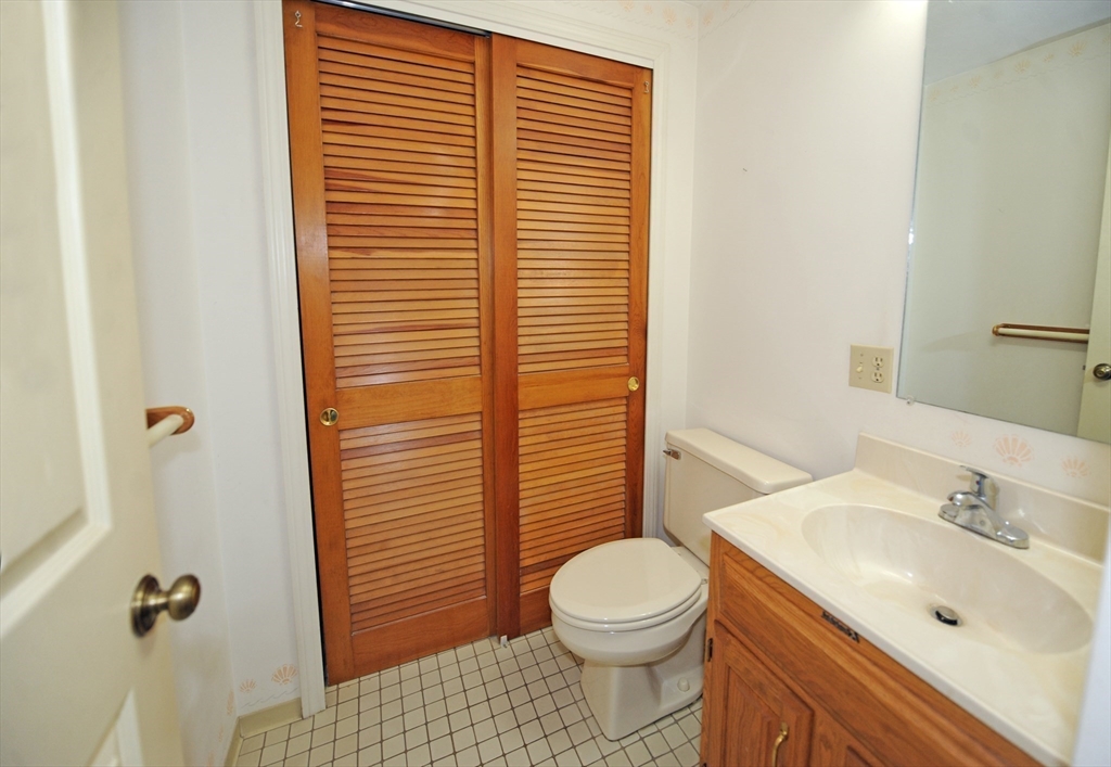 401 Ridgefield Circle, Unit B Clinton, MA 01510 - Photo 8 of 21 Gallery Image 8
