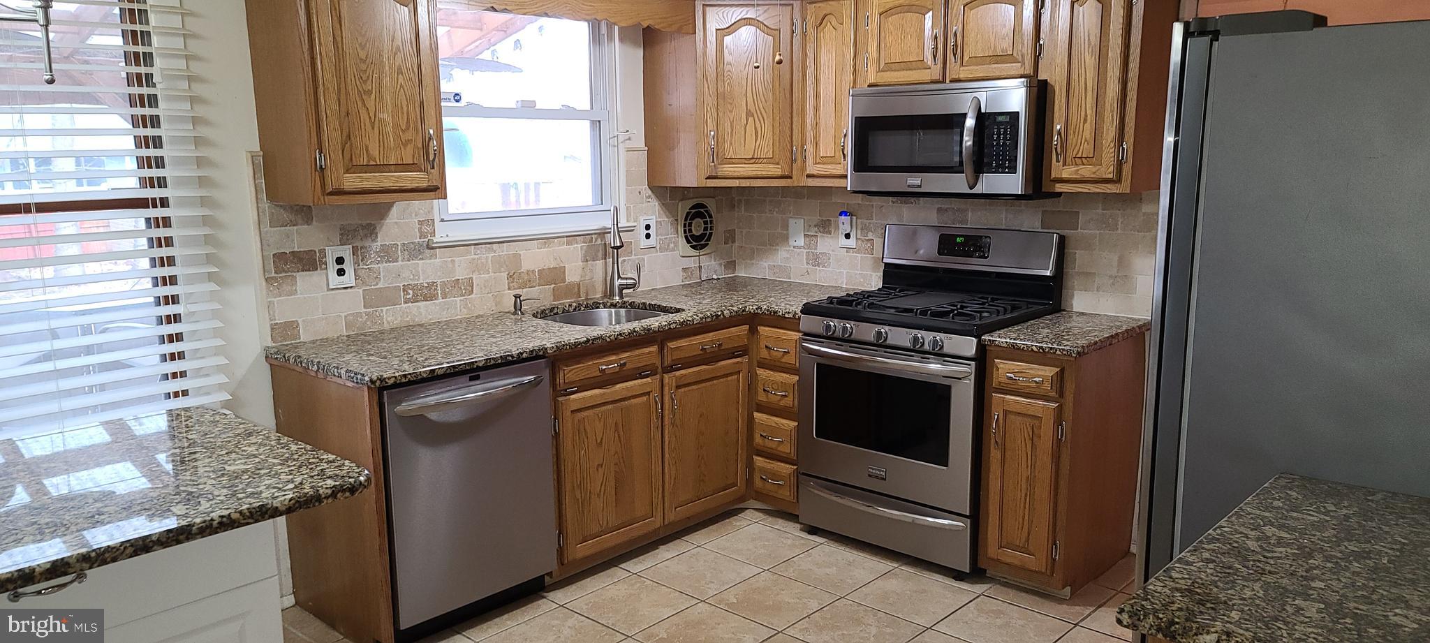 41 Greenvale Road Cherry Hill, NJ 08034 - Photo 4 of 22 Gallery Image 4