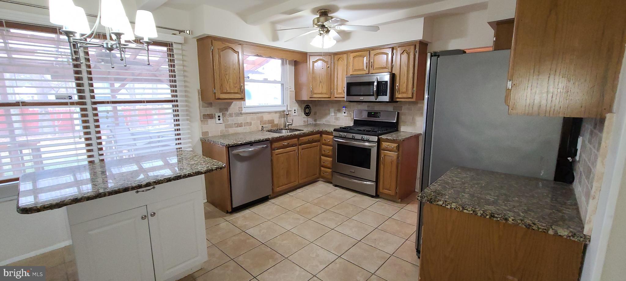 41 Greenvale Road Cherry Hill, NJ 08034 - Photo 5 of 22 Upstairs Full Bathroom