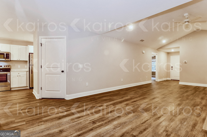 155 Cottage Grove Road Brunswick, GA 31525 - Photo 3 of 16 a view of an empty room
