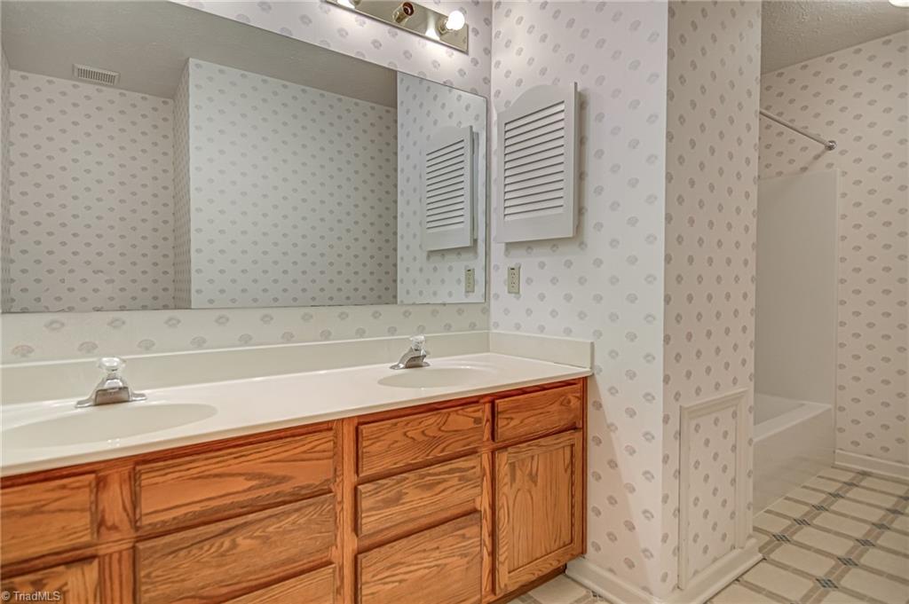 406 Grenham Road Greensboro, NC 27455 - Photo 13 of 16 Gallery Image 13
