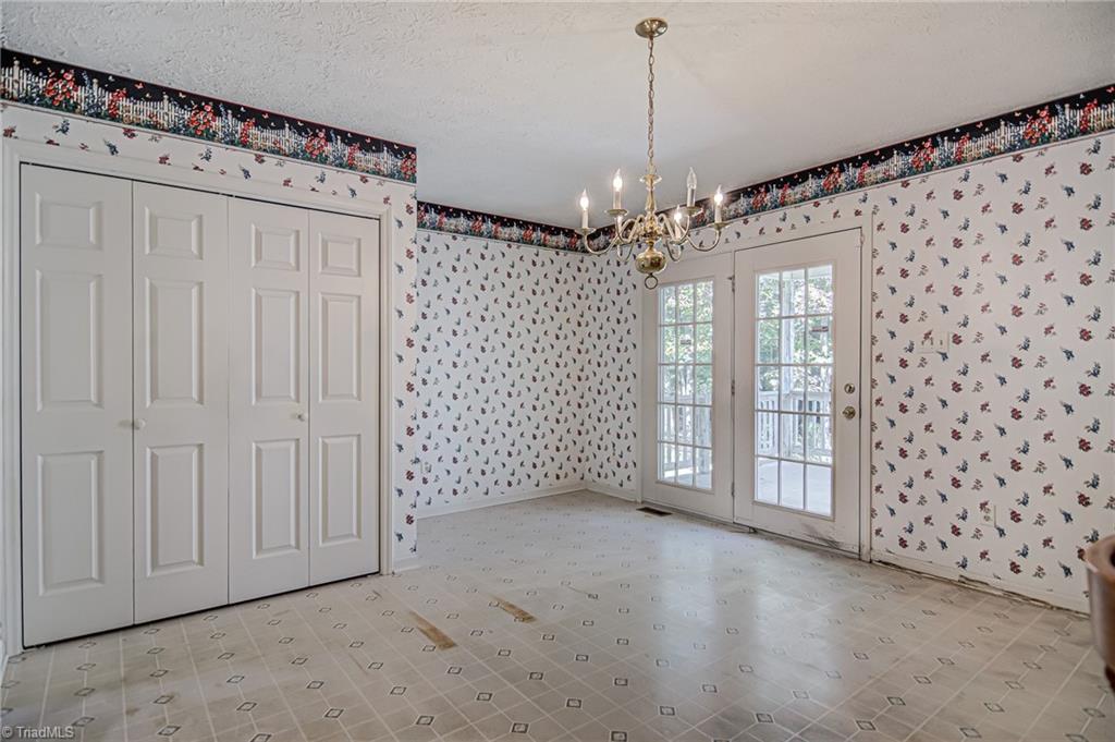 406 Grenham Road Greensboro, NC 27455 - Photo 7 of 16 Gallery Image 7