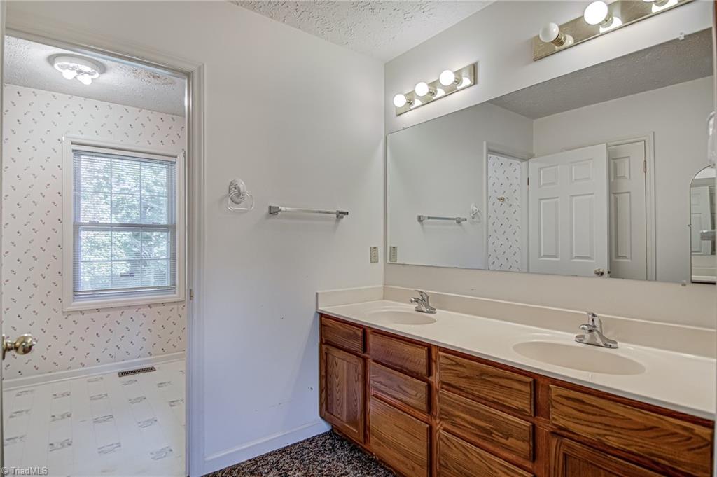 406 Grenham Road Greensboro, NC 27455 - Photo 9 of 16 Gallery Image 9