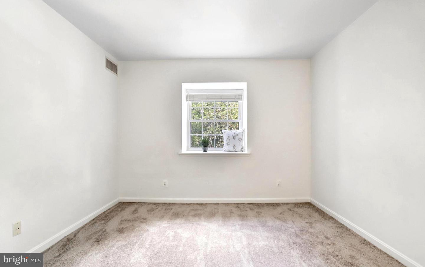 5912 Cove Landing Road, Unit 301 Burke, VA 22015 - Photo 22 of 30 an empty room with a window