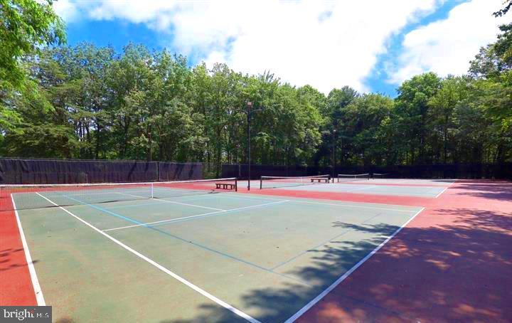 5912 Cove Landing Road, Unit 301 Burke, VA 22015 - Photo 30 of 30 a view of a tennis court