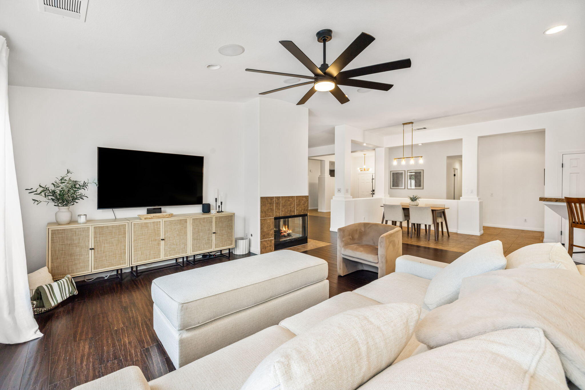 80543 Philadelphia Avenue Indio, CA 92201 - Photo 10 of 46 a living room with furniture and a flat screen tv