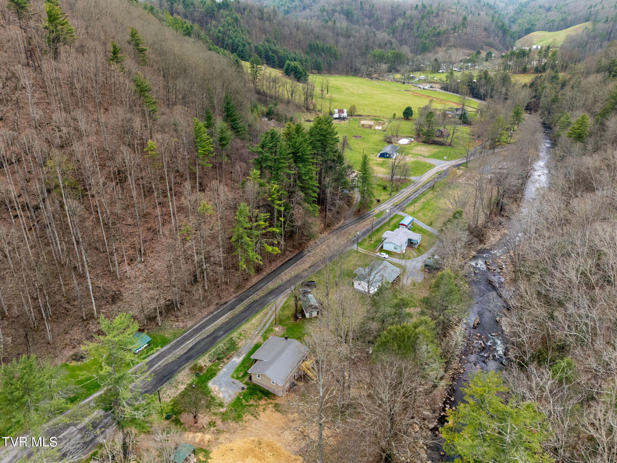23146 Taylor Valley Road Damascus, VA 24236 - Photo 3 of 31 11-web-or-mls-23146-taylors-valley-rd