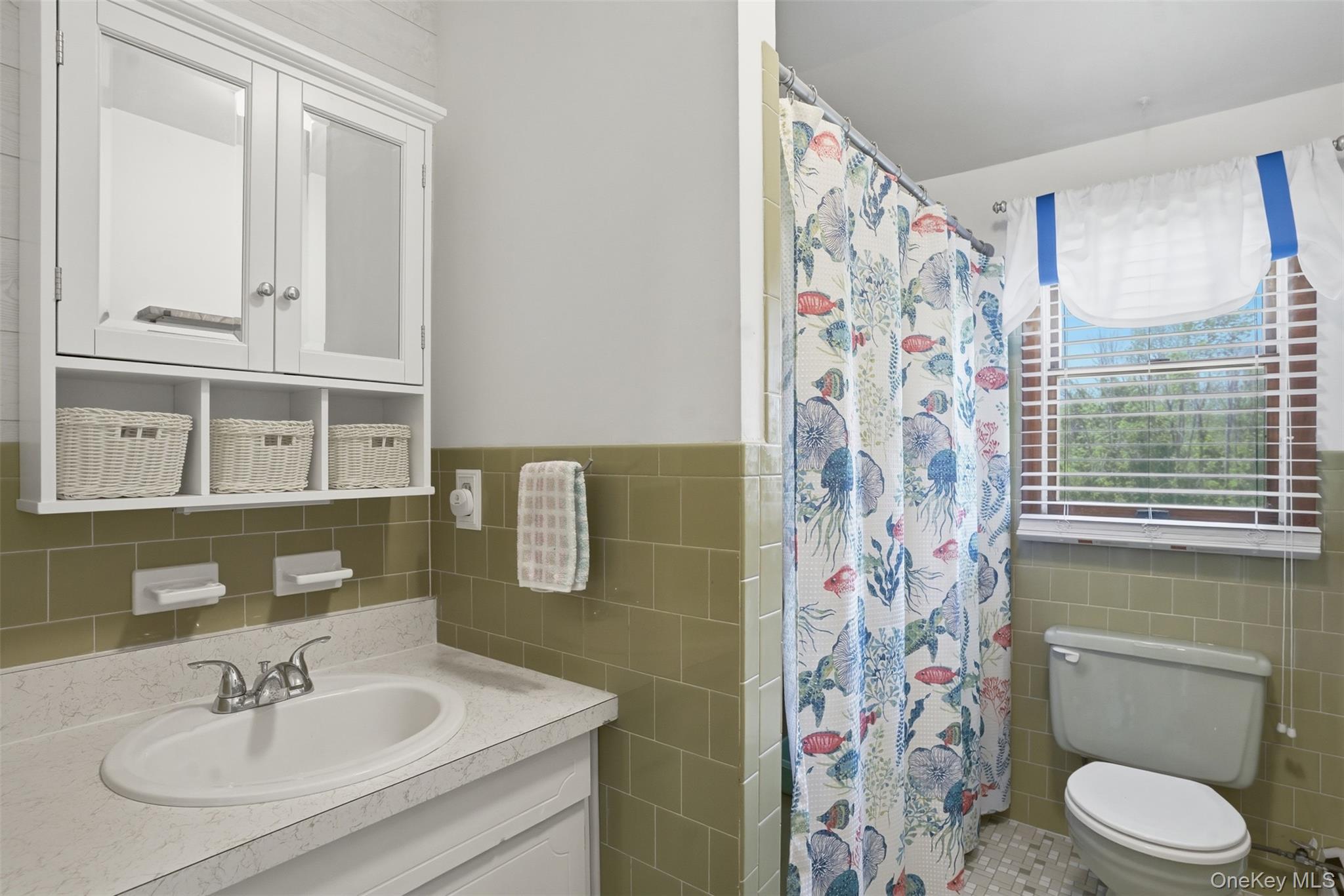 23 Old Cross Road Warwick, NY 10990 - Photo 16 of 34 Main full bathroom recently refreshed.
