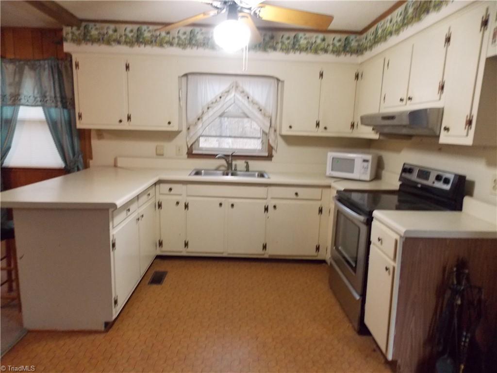 1004 Hillcroft Road Browns Summit, NC 27214 - Photo 22 of 29