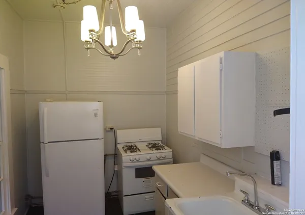 $750 | 822 East Carson, Unit 4, San Antonio, TX 78208