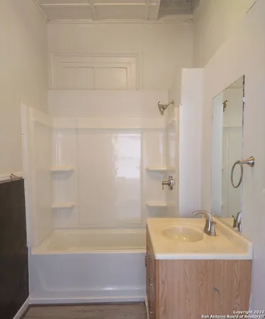 $750 | 822 East Carson, Unit 4, San Antonio, TX 78208