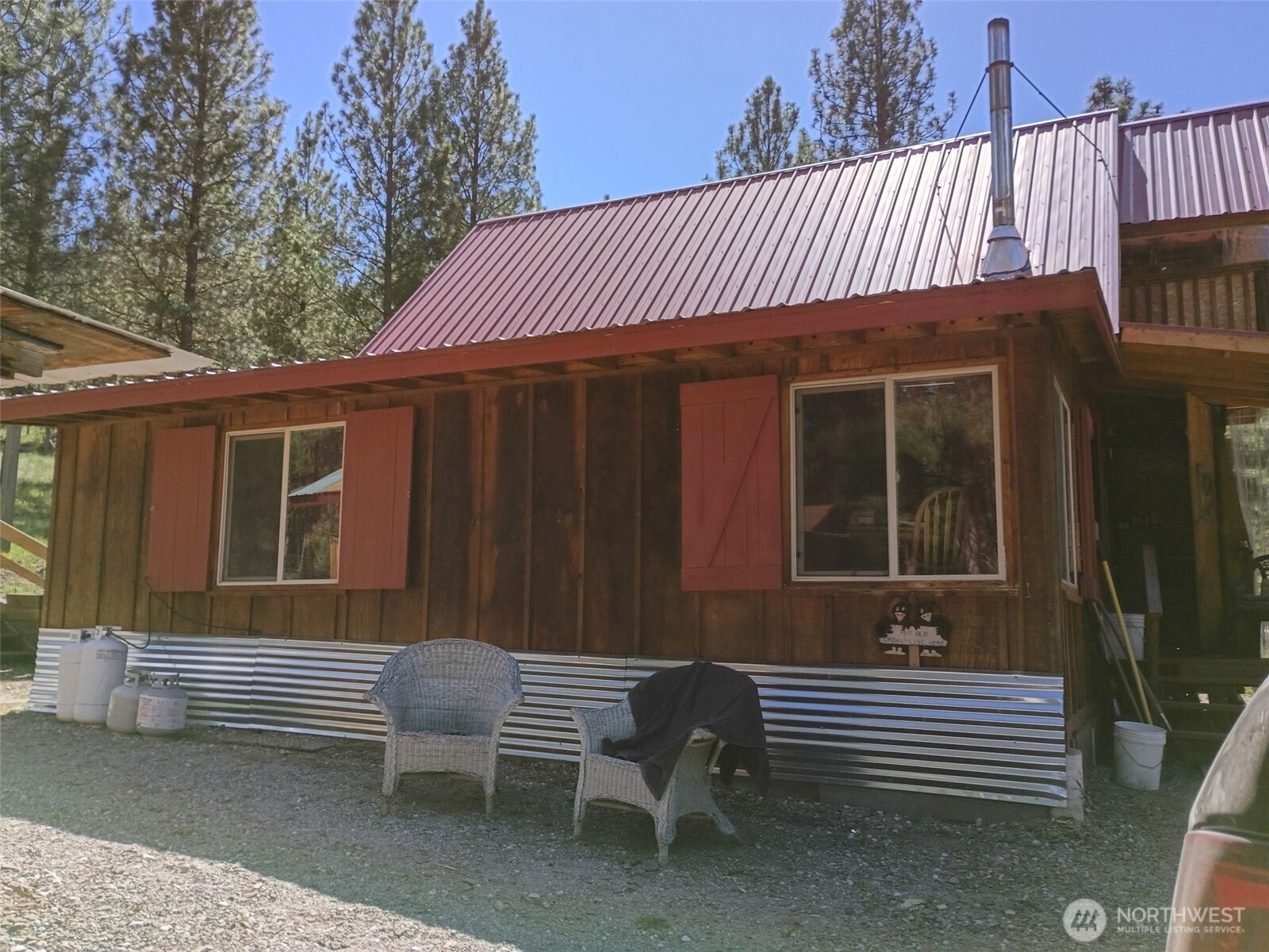 12 Caribou Road Tonasket, WA 98855 - Photo 1 of 37 a front view of a house with a bench