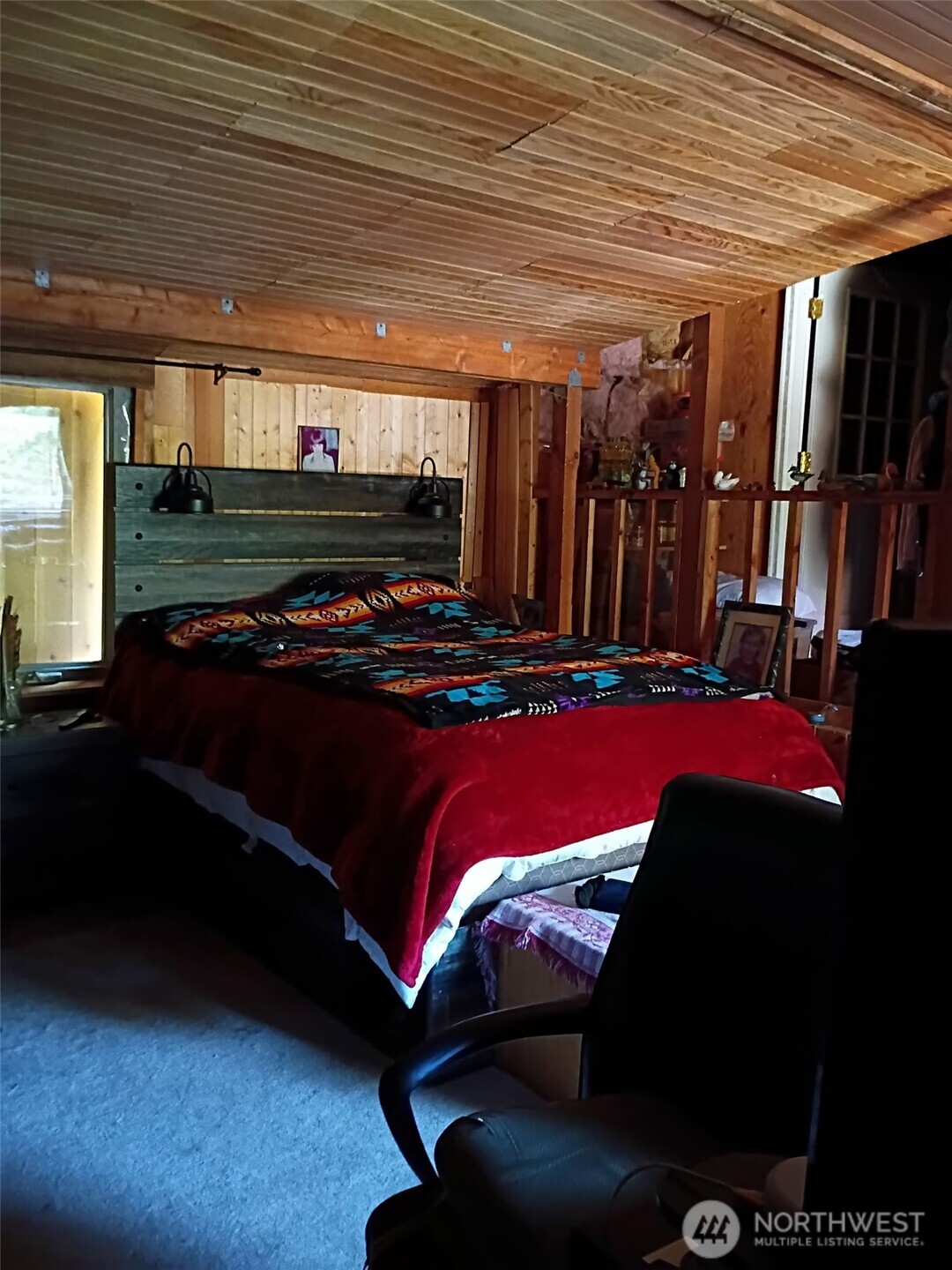 12 Caribou Road Tonasket, WA 98855 - Photo 11 of 37 a living room with lots of lights