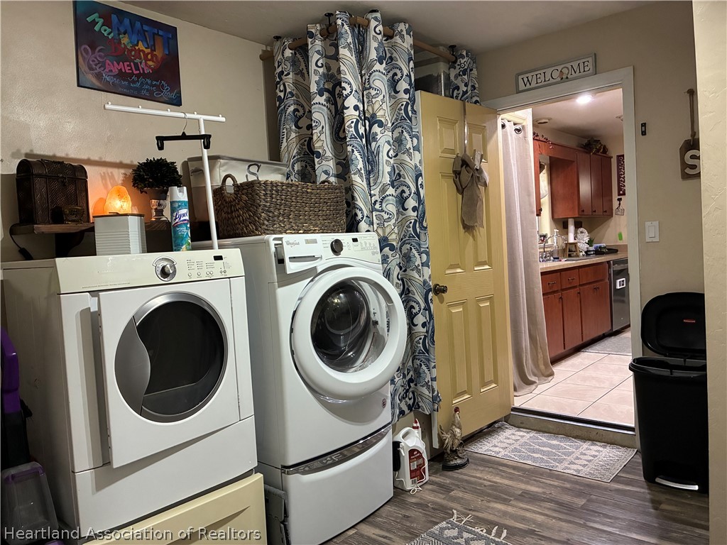 922 Breezy Road Lake Placid, FL 33852 - Photo 8 of 18 a view of a storage and utility room with washer and dryer