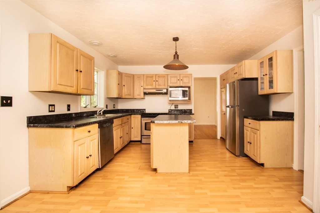 12 Tattan Farm Road Worcester, MA 01605 - Photo 6 of 38