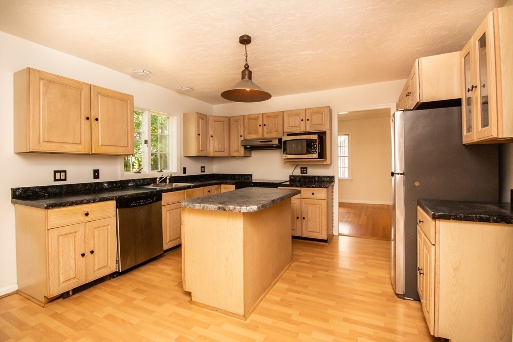 12 Tattan Farm Road Worcester, MA 01605 - Photo 7 of 38