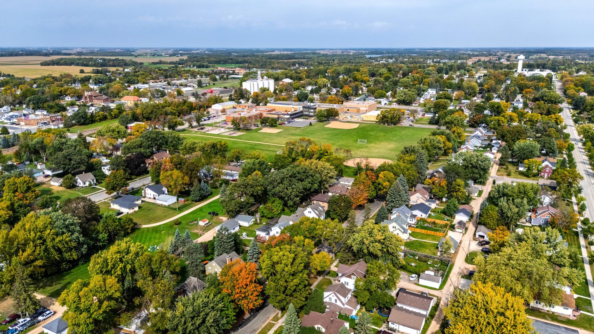 411 Oak Avenue Southeast Montgomery, MN 56069 - Photo 8 of 35