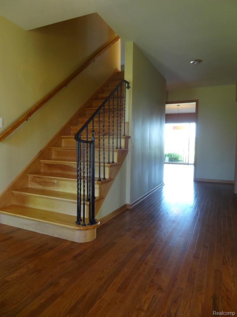 280 Wright Road Howell, MI 48843 - Photo 4 of 9 Foyer