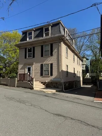 $2,200 | 15 Harris Street, Unit 2, Marblehead, MA 01945