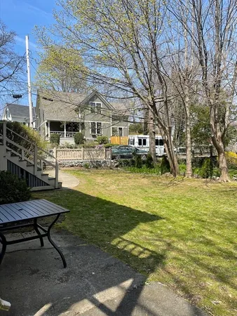 $2,200 | 15 Harris Street, Unit 2, Marblehead, MA 01945