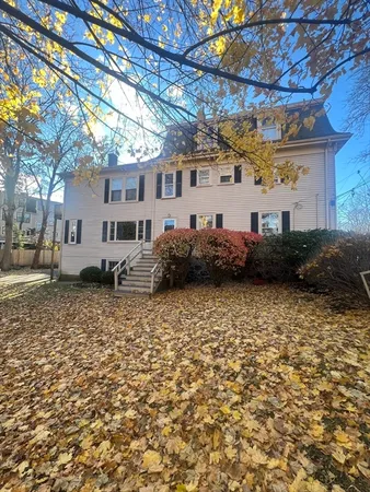 $2,200 | 15 Harris Street, Unit 2, Marblehead, MA 01945