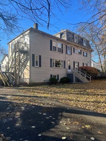 $2,200 | 15 Harris Street, Unit 2, Marblehead, MA 01945