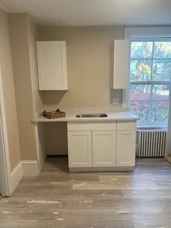 $2,200 | 15 Harris Street, Unit 2, Marblehead, MA 01945