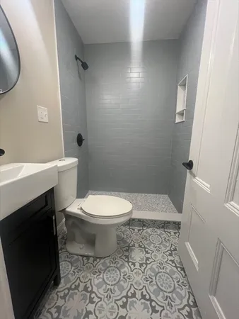 $2,200 | 15 Harris Street, Unit 2, Marblehead, MA 01945