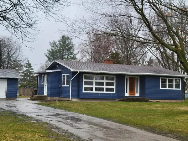 $2,300 | 535 High Street, Walworth, WI 53184
