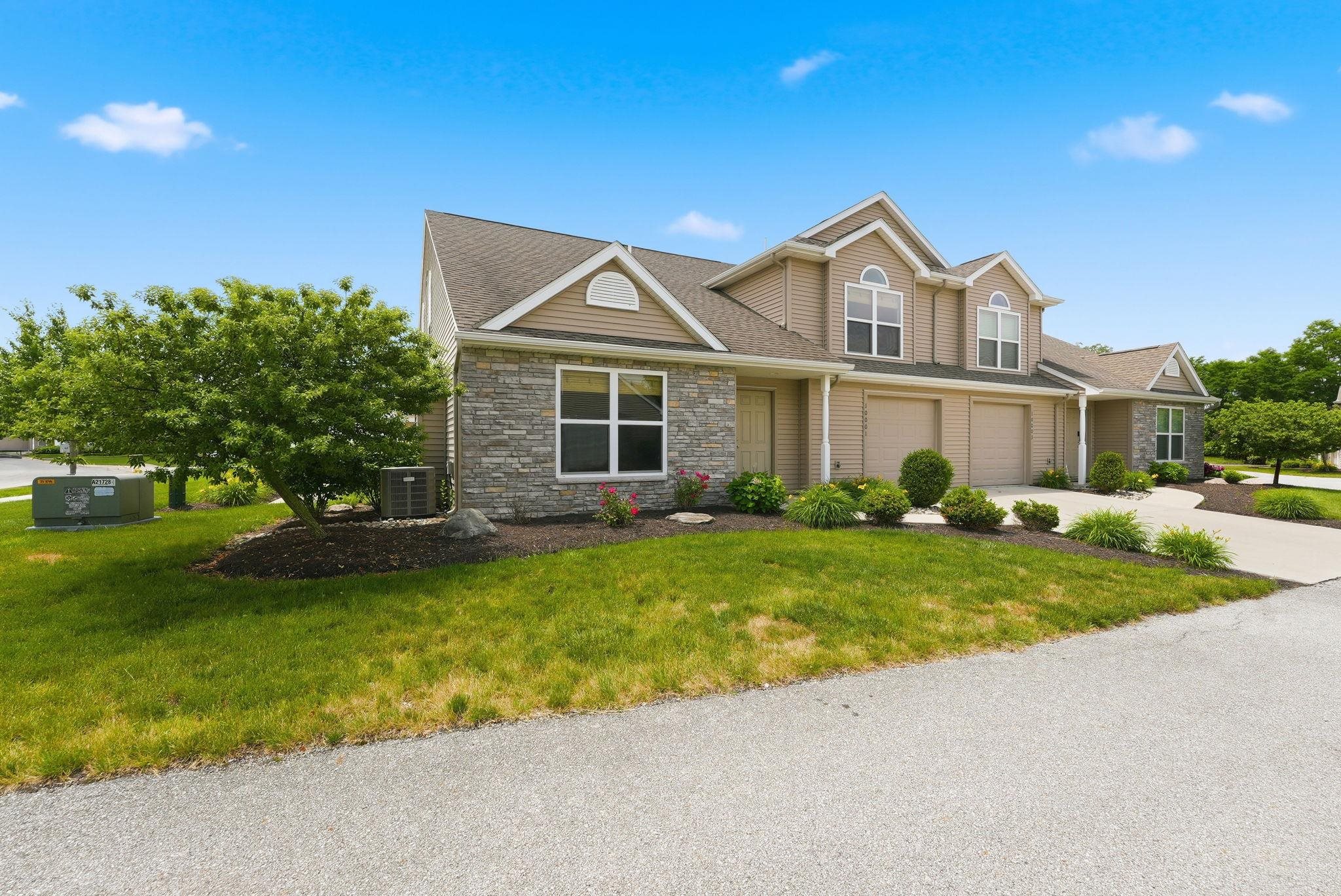 10001 Oak Trail Road Fort Wayne, IN 46825 - Photo 2 of 33