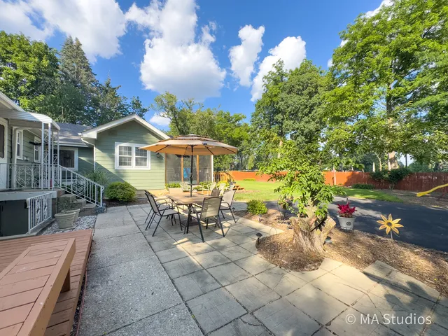 $625,000 | 1219 Golf Lane, Wheaton, IL 60189