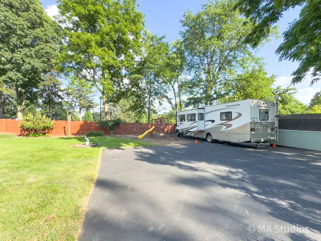 $625,000 | 1219 Golf Lane, Wheaton, IL 60189