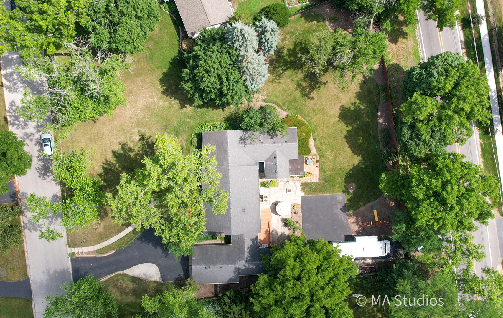 1219 Golf Lane Wheaton, IL 60189 - Photo 63 of 67 an aerial view of a house with yard